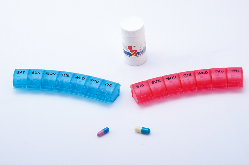 Blaue große wöchentliche Pillendose aus Kunststoff